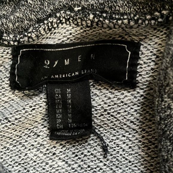 21 Men cowl neck pullover!  Size Medium, black & white tweed.  Pocket in front! - Picture 2 of 4